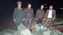 Hơn 2 tạ pháo nổ được “cõng” lậu qua biên giới