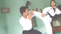 Khi những cô gái trẻ trở thành “hiệp sĩ” đường phố