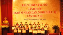 Xúc động lễ nhận “chiếc áo mới” trong đời nghệ sỹ