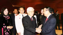 Ngày 22-1, Đại hội XII của Đảng thảo luận các văn kiện tại Hội trường