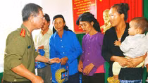 Báo CAND-Ngân hàng VietinBank, mang tết sớm đến đồng bào Tây Nguyên