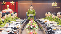 Vững vàng trong cuộc chiến với tội phạm “cổ cồn trắng”