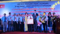 Hội hữu nghị Việt Nam-Hungary đón Huân chương Lao động hạng Ba