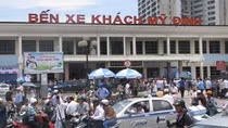 Nhiều bãi trông xe tại bến xe Mỹ Đình ‘chặt chém’ giá cao