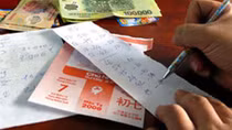 Bảo vệ bệnh viện kiêm… bán số đề