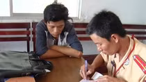 Vi phạm giao thông, gọi "chiến hữu" đến ăn thua với CSGT