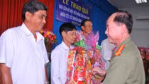 Báo CAND - Công ty Duy Lợi: Mang tết đến với hội viên nông dân gặp khó ở Tiền Giang