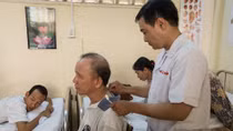 Người thầy thuốc và món nợ "tình nguyện viên"