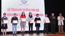 Trao giải báo chí về Khoa học công nghệ năm 2014