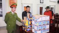 Bắt giữ các đối tượng mua bán, vận chuyển pháo lậu