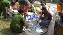 Dùng ô tô vận chuyển thuốc lá, rượu lậu