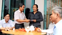 Thăm hỏi, hỗ trợ người dân bị thiên tai