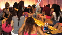 Kinh doanh karaoke không phép, đón khách nước ngoài bằng đặc sản 'chân dài'