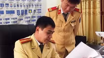 Bí thư chi bộ và bí quyết tuyên truyền Luật Giao thông