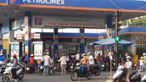 Nghịch lý câu chuyện giá xăng