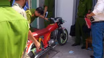 Nam thanh niên khóa cửa đổ xăng đốt phòng trọ, 2 người tử vong