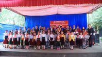 Tặng 100 xe đạp cho học sinh nghèo Hà Giang và Vĩnh Phúc