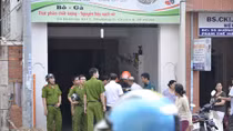 Đang ăn sáng, thực khách bỏ chạy vì quán phở bốc cháy