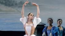 Nữ diễn viên ballet da màu thủ vai chính trong vở “Hồ thiên nga”