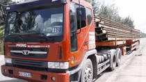 TTGT canh cả đêm chờ chủ xe quá tải về giải quyết