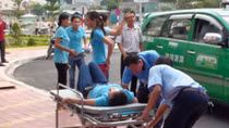 Ngạt khí lạ trong KCN, hàng trăm công nhân nhập viện