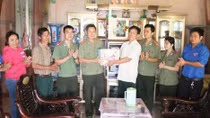 Ấm áp nghĩa tình với các gia đình thương binh, liệt sĩ