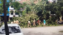 Hà Nội khắc phục hậu quả ‘siêu dông’