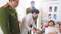 Bác sĩ ở khu giam tử tù và phạm nhân giả điên
