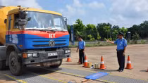 Loay hoay chuyện dẹp xe quá tải