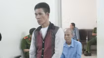 Rút dao hành hung tại Công an phường