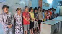 Phá ổ cờ bạc ven sông của ‘quí bà’