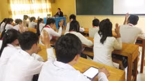 Tặng SGK điện tử cho học sinh dân tộc thiểu số