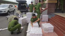 Đuổi hơn 30km bắt xe chở hơn 2.000 cây thuốc lá lậu