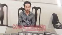 "Mổ" xe máy, phát hiện 18 bánh heroin 