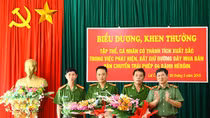 Khen thưởng tập thể, cá nhân trong vụ bắt 4 bánh heroin 