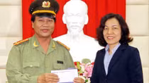 Thưởng cho đơn vị, cá nhân bắt giữ hai du khách Nga sản xuất và sử dụng ATM giả 
