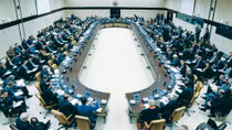 NATO 'vừa đấm, vừa xoa' Nga