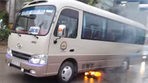 Hãi hùng cảnh đốt lửa sưởi dầu cứu ô tô 'chết rét'
