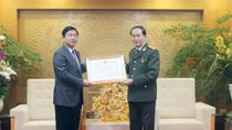 Trao Kỷ niệm chương Vì sự nghiệp phát triển GTVT Việt Nam tặng Bộ trưởng Trần Đại Quang