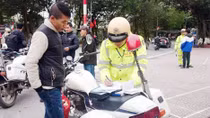 Hà Nội xử phạt hơn 500 người đi bộ vi phạm Luật giao thông