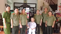 Thứ trưởng Bùi Quang Bền thăm, chúc Tết gia đình các đồng chí nguyên lãnh đạo Bộ Công an