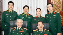 Gia đình người thầy thuốc nhân dân bền bỉ "trồng cây đức"