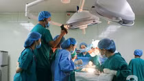 Nhiều bệnh nhân nguy kịch được cứu sống nhờ bệnh viện quận “kích hoạt báo động đỏ”