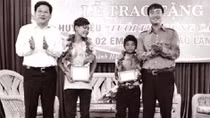 Khen thưởng hai thiếu niên cứu 5 nữ sinh thoát chết