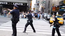 Cảnh sát New York truy quét tội phạm