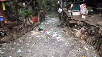 Ngạt thở sống cạnh mương nước thối