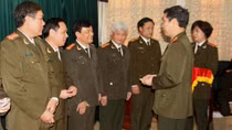 Trao thẻ nhà báo cho 119 phóng viên Báo Công an nhân dân