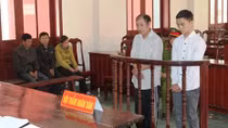 Rủ con riêng của vợ trộm cắp, cả hai cha con lãnh án