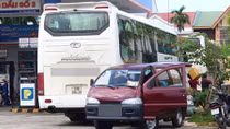 Vẫn còn hàng nghìn xe hợp đồng đón trả khách trá hình