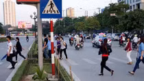 Phạt tiền người đi bộ vi phạm giao thông